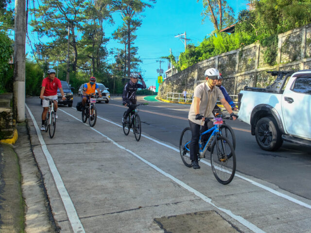 Mayor embraces healthy lifestyle, chooses bicycle for daily commute