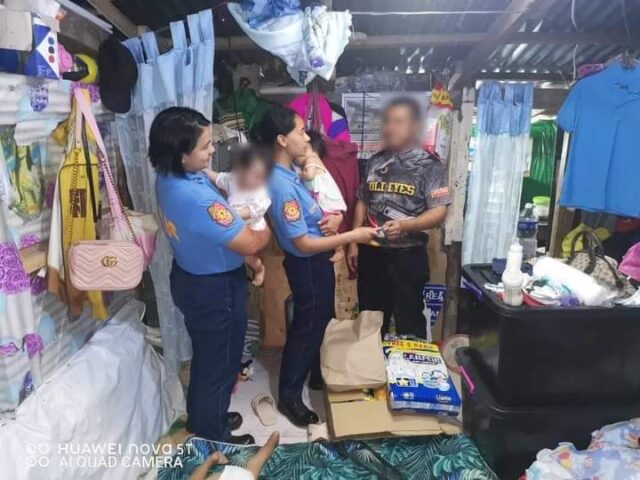 Baguio Police aid single father of twins in need