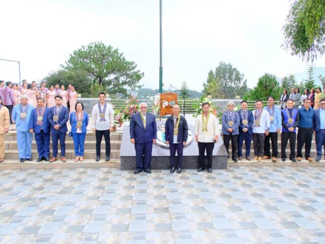 Newly elected Baguio officials attend first flag ceremony