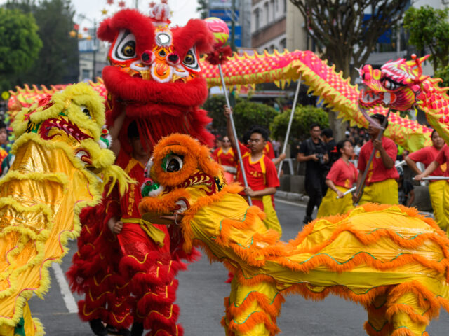 Spring Festival parade welcomes Year of the Fire Horse