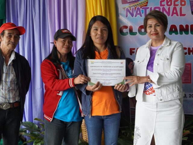 DAR distributes land titles, farm equipment to Benguet farmers