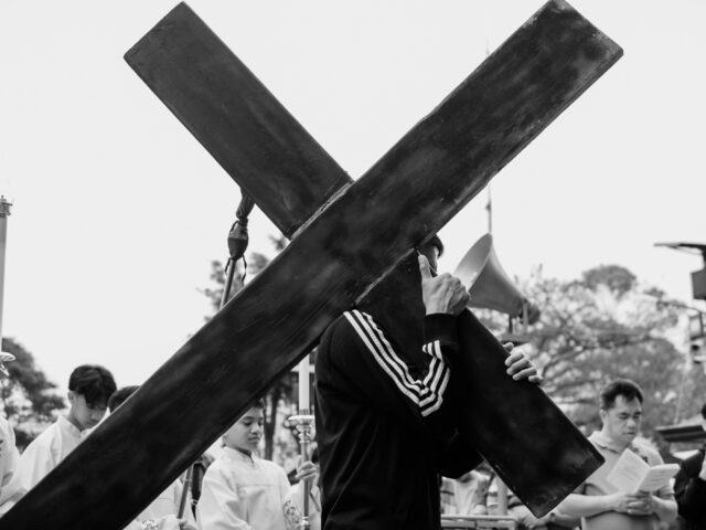 Baguio devotees mark Lent with Stations of the Cross
