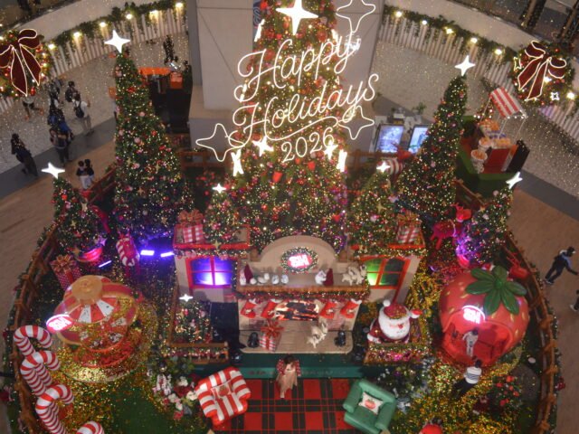SM City Baguio unveils Santa’s Berry Cabin for Christmas